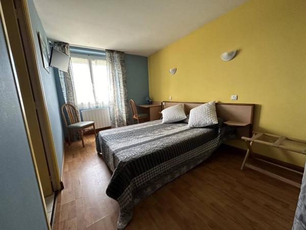 Propriété, ancien restaurant et hôtel 7 chambres