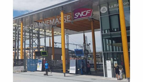 Emplacement idéal gare et centre-ville à pied