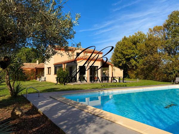 Maison d’architecte avec piscine – environnement calme et arboré