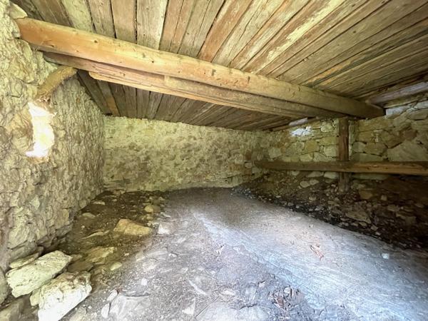 Saint-Pierre-d'Entremont (38380) Rare ! Grange à la vente - beaucoup de charme - environnement remarquable - Massif de la Chartreuse