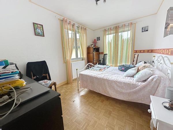 Maison 5 chambres + un studio proche de tout commerce