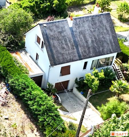 Résidentiel, 3 chambres, 2 SdB, garage et jardin.