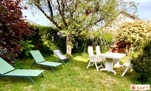 Résidentiel, 3 chambres, 2 SdB, garage et jardin.
