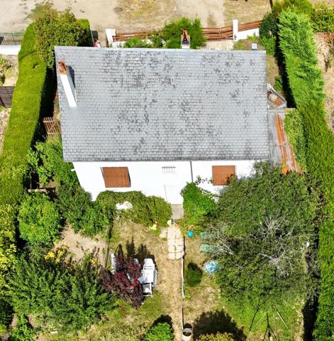 Résidentiel, 3 chambres, 2 SdB, garage et jardin.