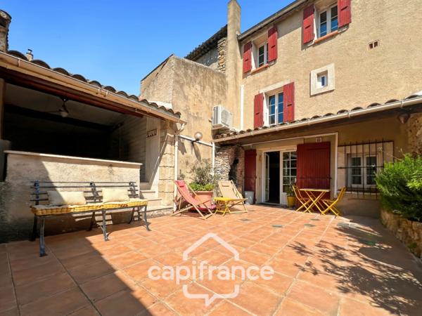 Authentique maison de village de 118 m2 en pierre, chambres climatisées, terrasse de 50 m2, cuisine extérieure, double garage, grenier, trois belles chambres 2 salle de bains, buanderie