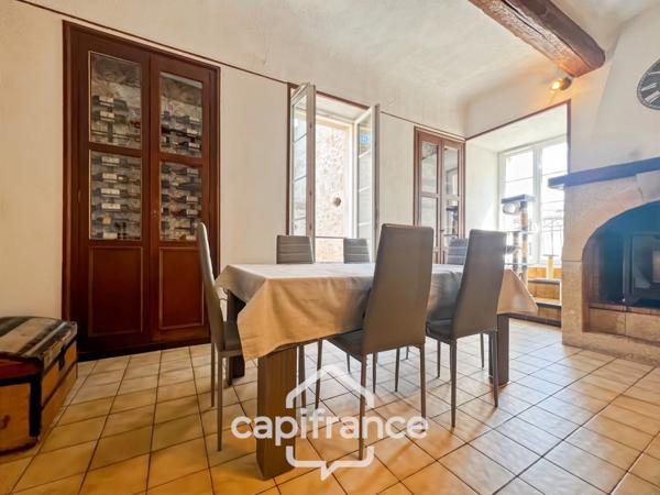 Authentique maison de village de 118 m2 en pierre, chambres climatisées, terrasse de 50 m2, cuisine extérieure, double garage, grenier, trois belles chambres 2 salle de bains, buanderie