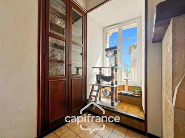 Authentique maison de village de 118 m2 en pierre, chambres climatisées, terrasse de 50 m2, cuisine extérieure, double garage, grenier, trois belles chambres 2 salle de bains, buanderie