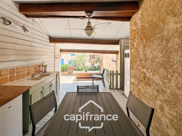 Authentique maison de village de 118 m2 en pierre, chambres climatisées, terrasse de 50 m2, cuisine extérieure, double garage, grenier, trois belles chambres 2 salle de bains, buanderie