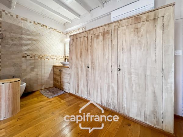 Authentique maison de village de 118 m2 en pierre, chambres climatisées, terrasse de 50 m2, cuisine extérieure, double garage, grenier, trois belles chambres 2 salle de bains, buanderie