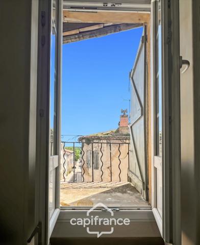 Authentique maison de village de 118 m2 en pierre, chambres climatisées, terrasse de 50 m2, cuisine extérieure, double garage, grenier, trois belles chambres 2 salle de bains, buanderie