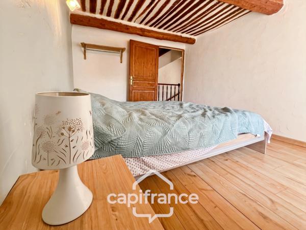 Authentique maison de village de 118 m2 en pierre, chambres climatisées, terrasse de 50 m2, cuisine extérieure, double garage, grenier, trois belles chambres 2 salle de bains, buanderie