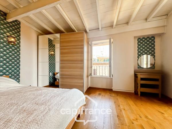 Authentique maison de village de 118 m2 en pierre, chambres climatisées, terrasse de 50 m2, cuisine extérieure, double garage, grenier, trois belles chambres 2 salle de bains, buanderie