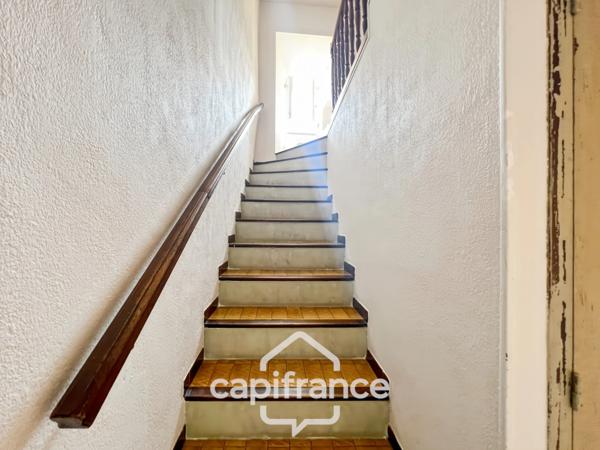 Authentique maison de village de 118 m2 en pierre, chambres climatisées, terrasse de 50 m2, cuisine extérieure, double garage, grenier, trois belles chambres 2 salle de bains, buanderie