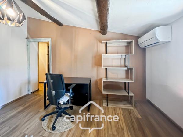Authentique maison de village de 118 m2 en pierre, chambres climatisées, terrasse de 50 m2, cuisine extérieure, double garage, grenier, trois belles chambres 2 salle de bains, buanderie