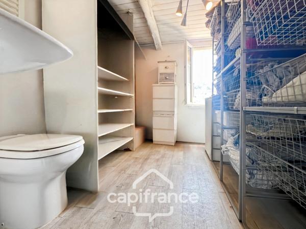 Authentique maison de village de 118 m2 en pierre, chambres climatisées, terrasse de 50 m2, cuisine extérieure, double garage, grenier, trois belles chambres 2 salle de bains, buanderie