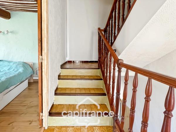 Authentique maison de village de 118 m2 en pierre, chambres climatisées, terrasse de 50 m2, cuisine extérieure, double garage, grenier, trois belles chambres 2 salle de bains, buanderie