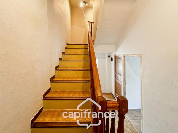 Authentique maison de village de 118 m2 en pierre, chambres climatisées, terrasse de 50 m2, cuisine extérieure, double garage, grenier, trois belles chambres 2 salle de bains, buanderie