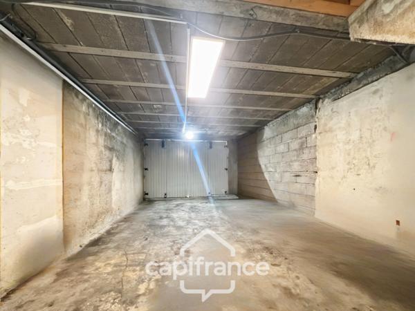 Authentique maison de village de 118 m2 en pierre, chambres climatisées, terrasse de 50 m2, cuisine extérieure, double garage, grenier, trois belles chambres 2 salle de bains, buanderie