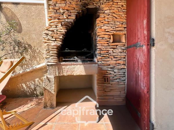 Authentique maison de village de 118 m2 en pierre, chambres climatisées, terrasse de 50 m2, cuisine extérieure, double garage, grenier, trois belles chambres 2 salle de bains, buanderie