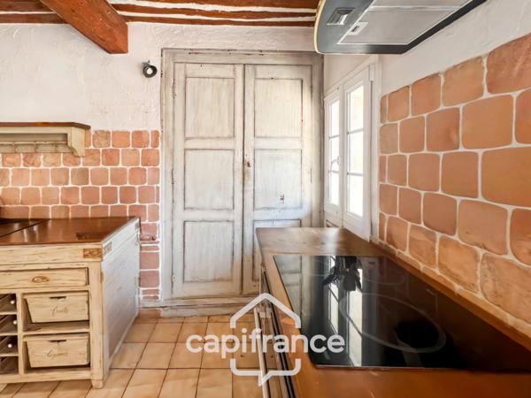 Authentique maison de village de 118 m2 en pierre, chambres climatisées, terrasse de 50 m2, cuisine extérieure, double garage, grenier, trois belles chambres 2 salle de bains, buanderie