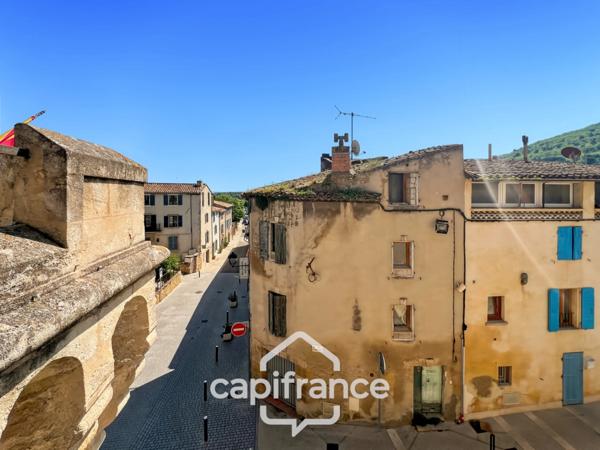 Authentique maison de village de 118 m2 en pierre, chambres climatisées, terrasse de 50 m2, cuisine extérieure, double garage, grenier, trois belles chambres 2 salle de bains, buanderie