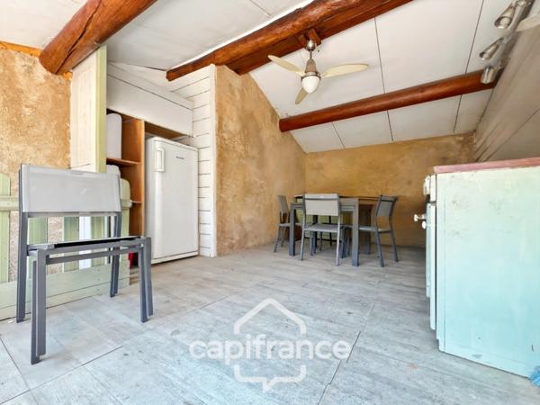 Authentique maison de village de 118 m2 en pierre, chambres climatisées, terrasse de 50 m2, cuisine extérieure, double garage, grenier, trois belles chambres 2 salle de bains, buanderie