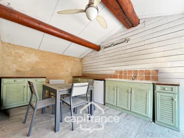 Authentique maison de village de 118 m2 en pierre, chambres climatisées, terrasse de 50 m2, cuisine extérieure, double garage, grenier, trois belles chambres 2 salle de bains, buanderie