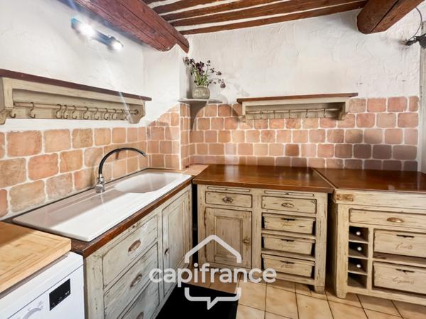 Authentique maison de village de 118 m2 en pierre, chambres climatisées, terrasse de 50 m2, cuisine extérieure, double garage, grenier, trois belles chambres 2 salle de bains, buanderie