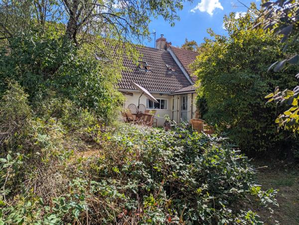 Charmant petit cottage avec beaucoup de caractère et un magnifique jardin