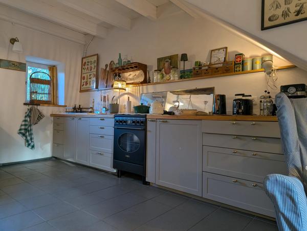 Charmant petit cottage avec beaucoup de caractère et un magnifique jardin