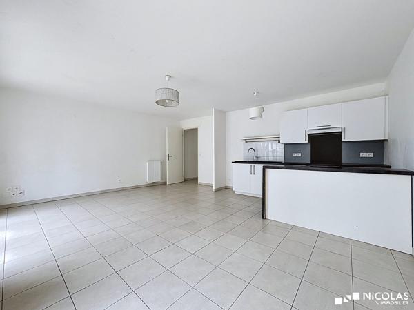 Appartement T3 avec terrasse et parking