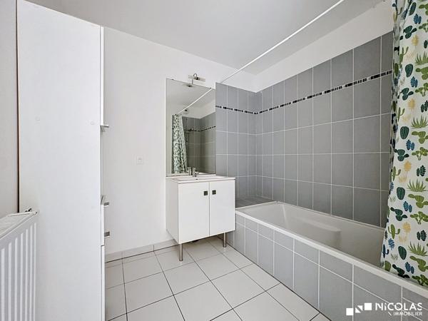 Appartement T3 avec terrasse et parking