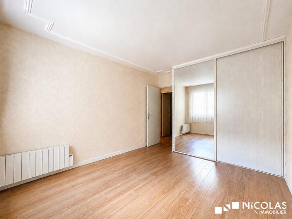 Appartement T3 avec ascenseur, parking et cave – Bordeaux