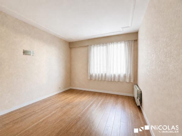 Appartement T3 avec ascenseur, parking et cave – Bordeaux