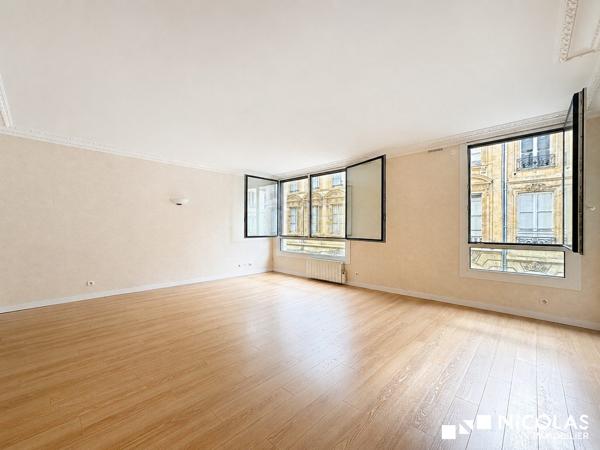 Appartement T3 avec ascenseur, parking et cave – Bordeaux