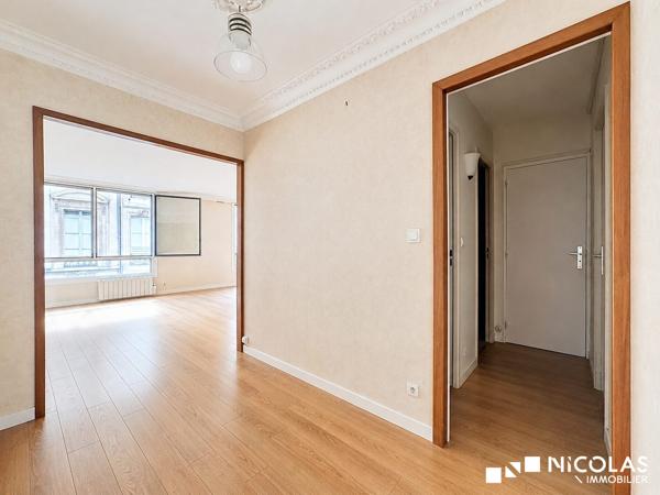 Appartement T3 avec ascenseur, parking et cave – Bordeaux