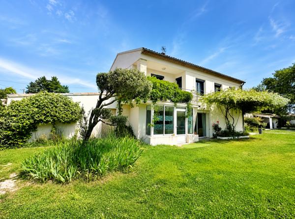 Maison
         6 pièces
        - 225 m² Exclusivité 519 000 € *