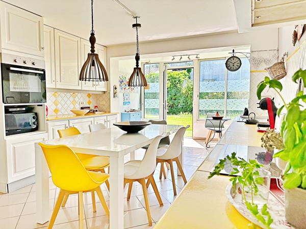 Maison
         6 pièces
        - 225 m² Exclusivité 519 000 € *