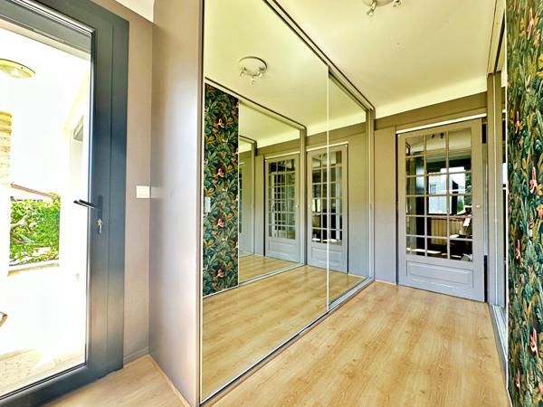 Maison
         6 pièces
        - 225 m² Exclusivité 519 000 € *