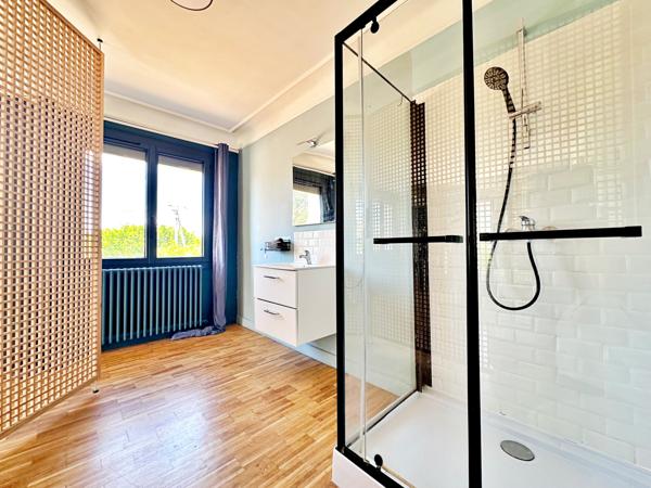 Maison
         6 pièces
        - 225 m² Exclusivité 519 000 € *