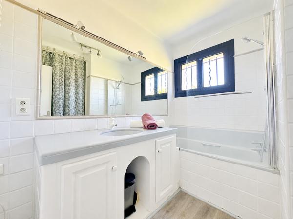 Maison
         6 pièces
        - 225 m² Exclusivité 519 000 € *