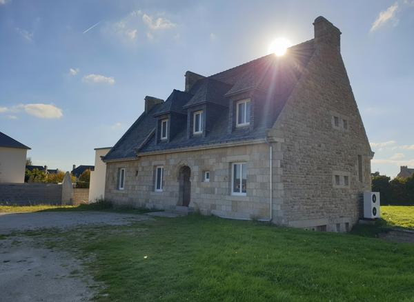 Maison spacieuse à vendre à Lannilis - 5 chambres, jardin et garage