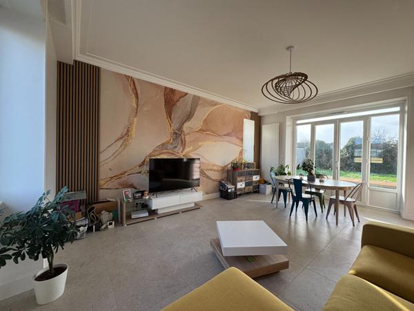 Maison spacieuse à vendre à Lannilis - 5 chambres, jardin et garage