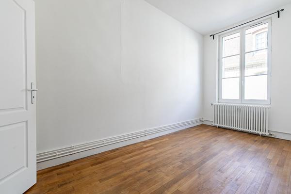 Bien rare au coeur de Senlis ! Appartement de 4 pièces rénové avec jardin