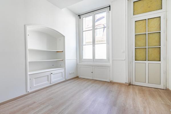 Bien rare au coeur de Senlis ! Appartement de 4 pièces rénové avec jardin