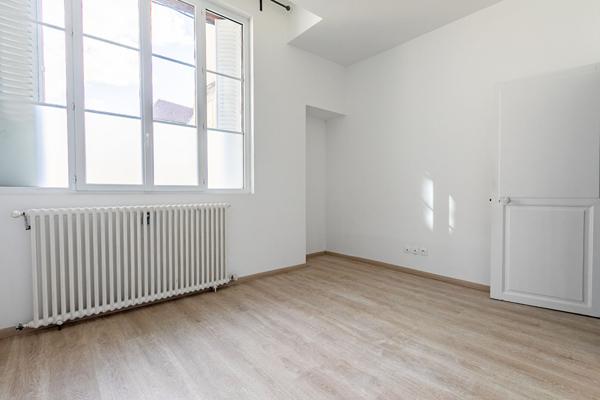 Bien rare au coeur de Senlis ! Appartement de 4 pièces rénové avec jardin