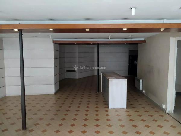 Vente                                                      Local commercial
                        
                     4 pièces                                         à Carmaux
