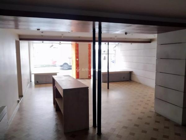 Vente                                                      Local commercial
                        
                     4 pièces                                         à Carmaux