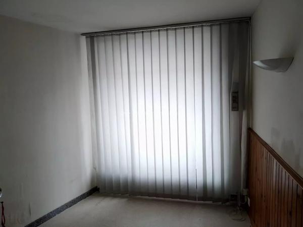 Vente                                                      Local commercial
                        
                     4 pièces                                         à Carmaux