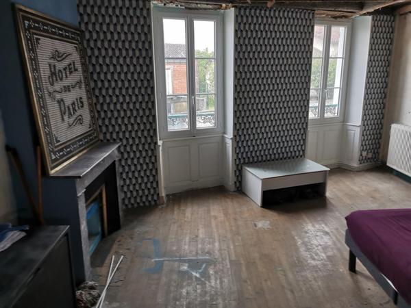 Maison de ville avec jardin .